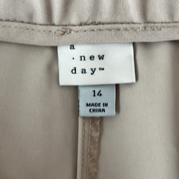 Women's Size 14 Dress Pants Tan A New Day - Picture 4 of 4